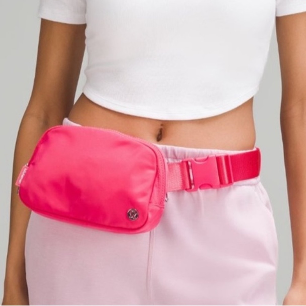 Lululemon belt bag lip gloss color